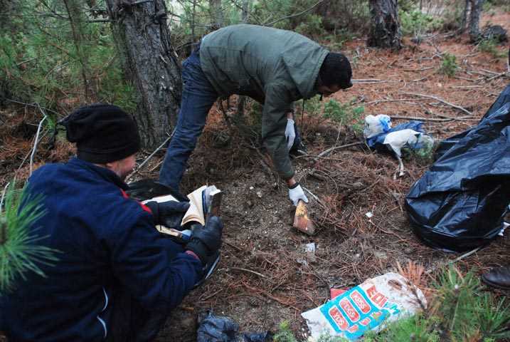 Ormanda Gülen'e ait kitaplar bulundu