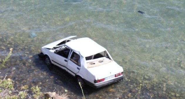 Otomobil 30 Metreden Denize Uçtu