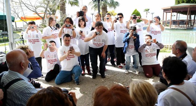 Özel gençler İzmir’i fotoğraflıyor
