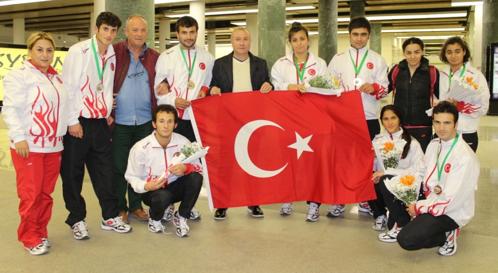 ÖZEL SPORCULARA ''ÖZEL'' KARŞILAMA