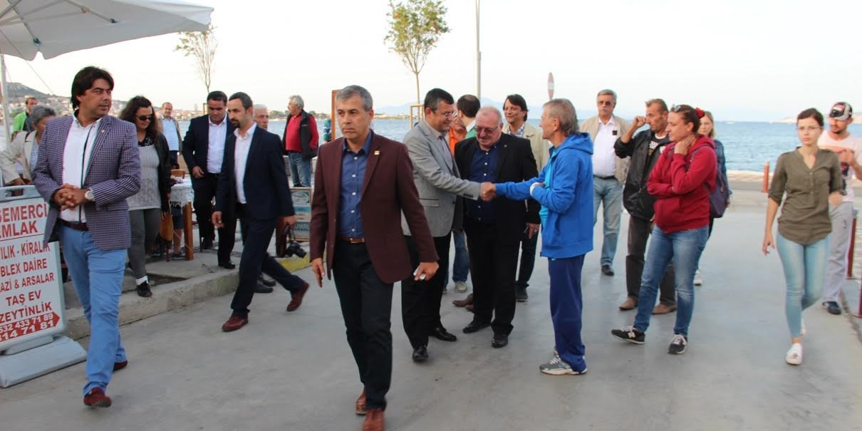 Özgür Özel Foça'da Sohbet Toplantısına Katıldı