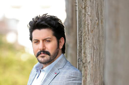 Özhan Özkök'ün Bıyıkları Şarkılarının Önünü Kesti