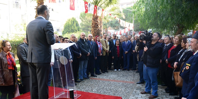 Park açılışında Selvitopu'na tek kişilik protesto