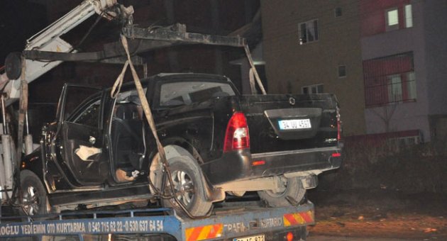 Park halindeki araçta roket patladı!