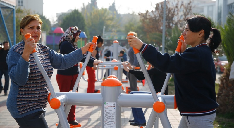 Parklar spor salonu oldu