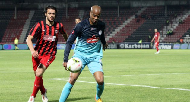 Parmak izi skandalı kamp programını değiştirdi