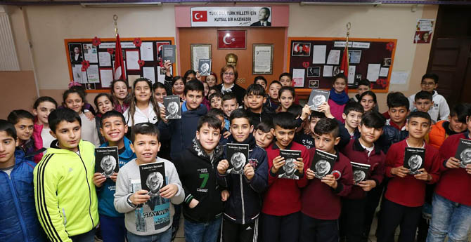 Pekdaş’tan Öğrencilere İlk Gün Sürprizi