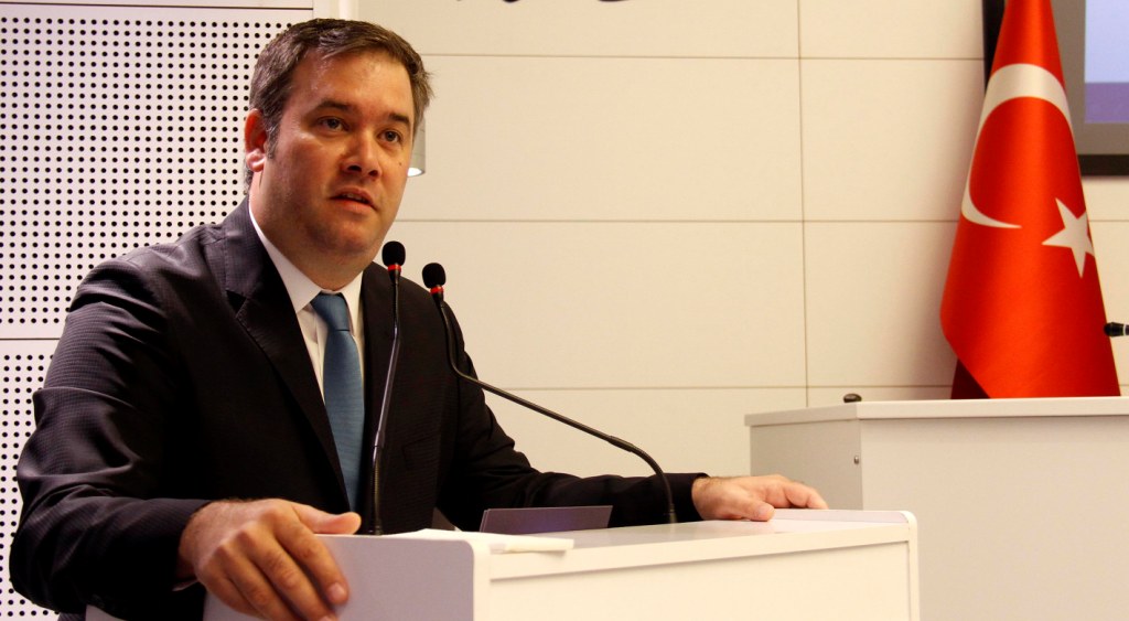 Piriştina: ''Bu ülkenin sırtı yere gelmez''