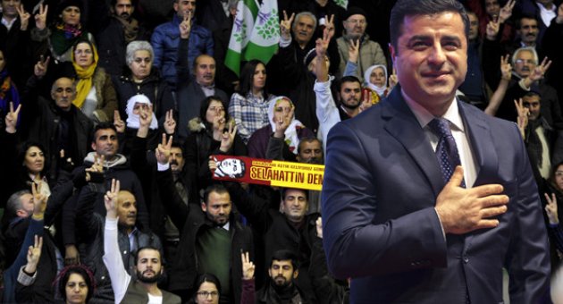 PKK Marşıyla Başlayan HDP Kongresinde Öcalan ve Atatürk Posteri Yan Yana