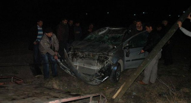 Polis aracı kaza yaptı: 2 yaralı