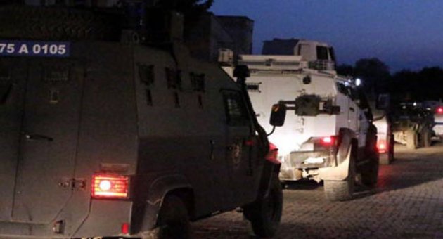 Polis aracının geçişi sırasında patlama