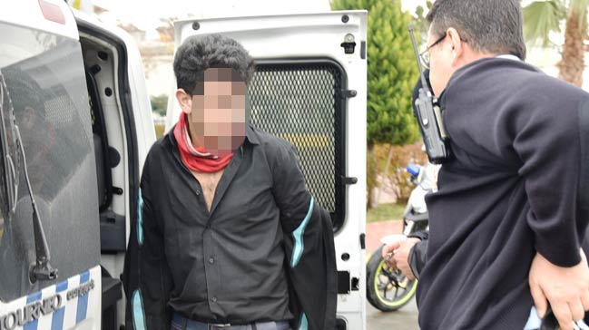 Polisin 'dur' ihtarına uymadı, 'hadi vurun beni' dedi