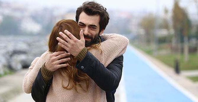 Poyraz Karayel Setinde Olay!