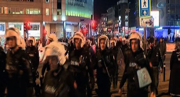 Protesto gösterisinde yasa dışı slogan gerginliği