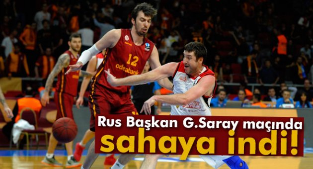 Rus Başkan Galatasaray maçında sahaya indi