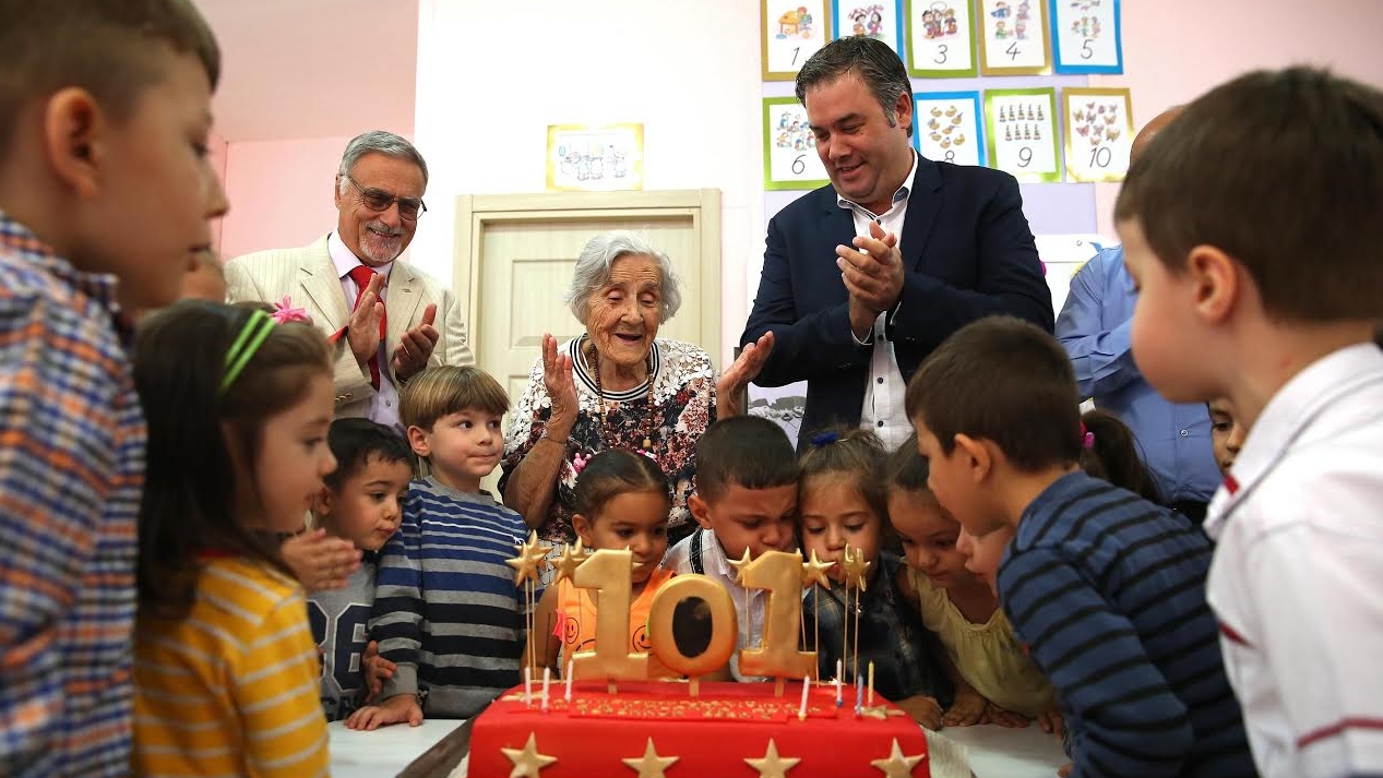 Sabiha öğretmenin 101’nci yaşını kutladılar