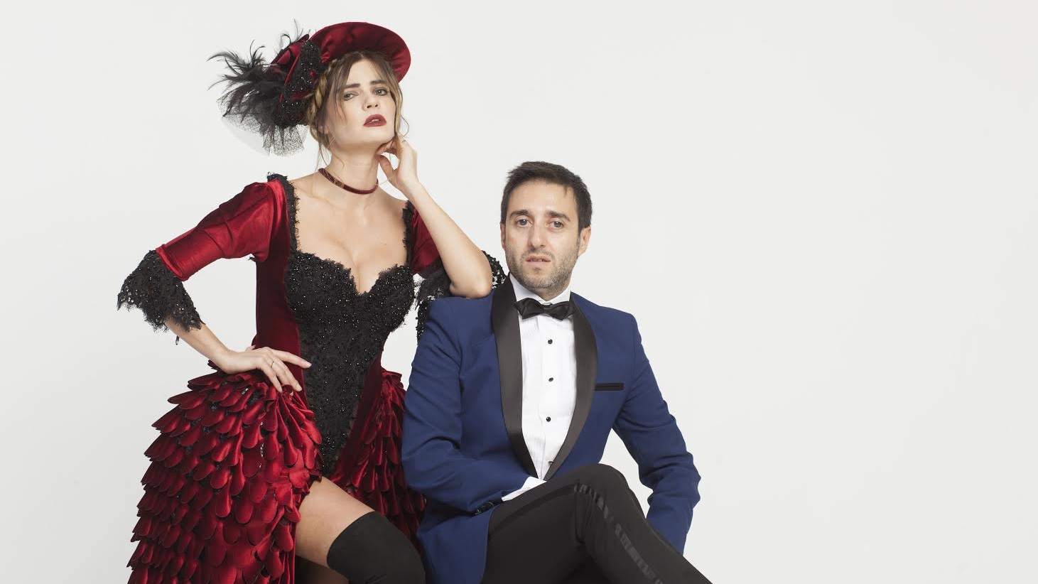 Sahnedeki Aşkları Bitmiyor