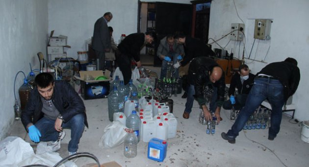 Sahte rakı üreten imalathaneye baskın!