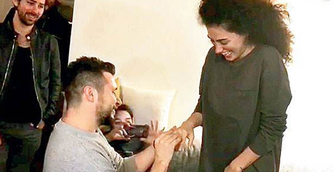 &#039;Sakızlı&#039; Evlilik Teklifi Pişman Ettirdi!