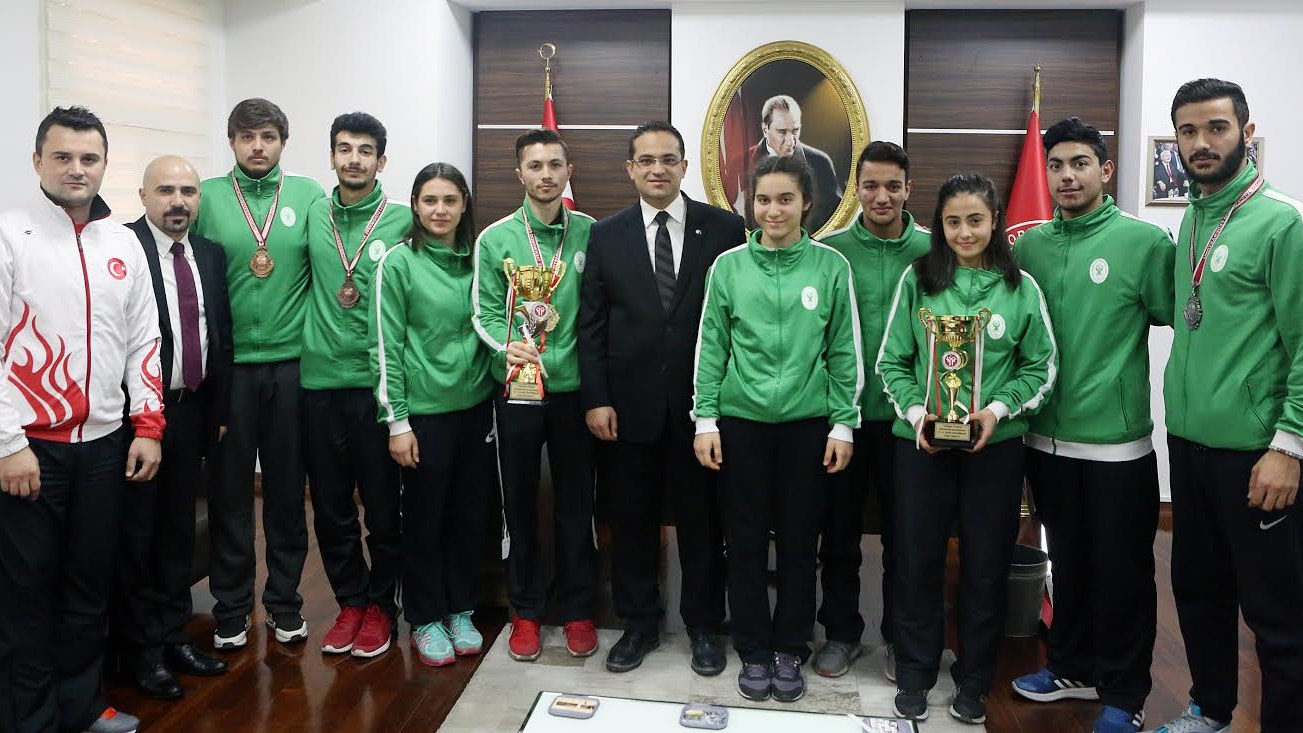 Şampiyonlardan Başkan Atila'ya ziyaret