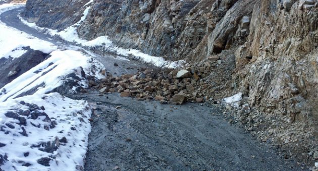 Sason'da heyelandan kapanan yollar açıldı