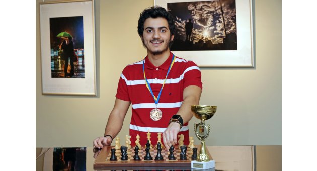 SATRANCI FUTBOLA TERCİH ETTİ