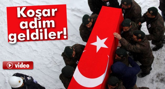 Şehidin cenazesini meslektaşları omuzladı