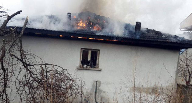 Şehit annesinin evi yandı