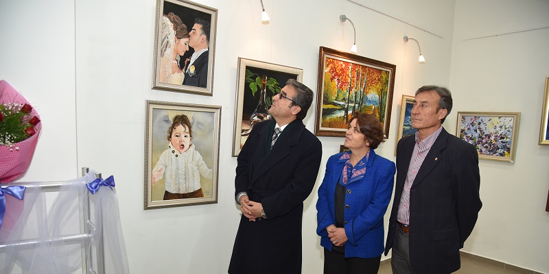 Şehit oğlu için resim sergisi açtı