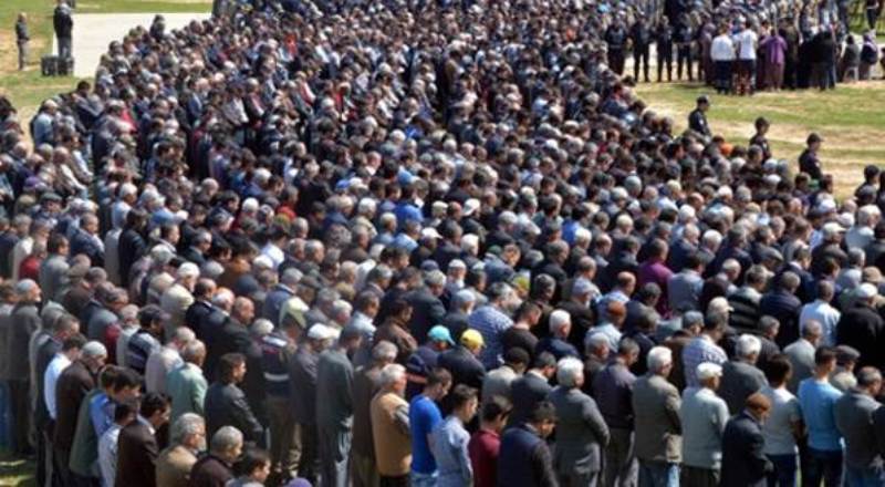 Şehit polisi son yolculuğuna 5 bin kişi uğurladı