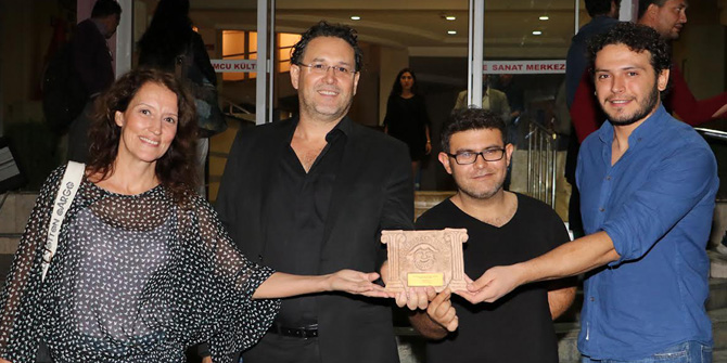Şehit Tiyatrocuları İzmir'den Ödül Aldı