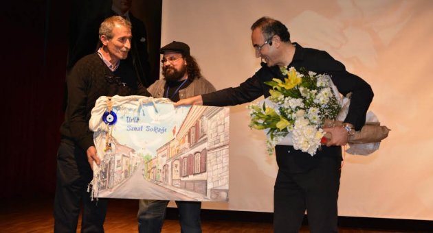 SEVGİLİLER GÜNÜ URLA’DA SUNAY AKIN İLE KUTLANDI