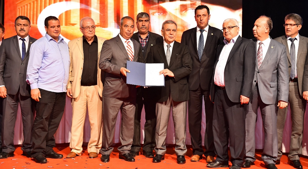 Şimdi de tarım makinesi dağıtacak