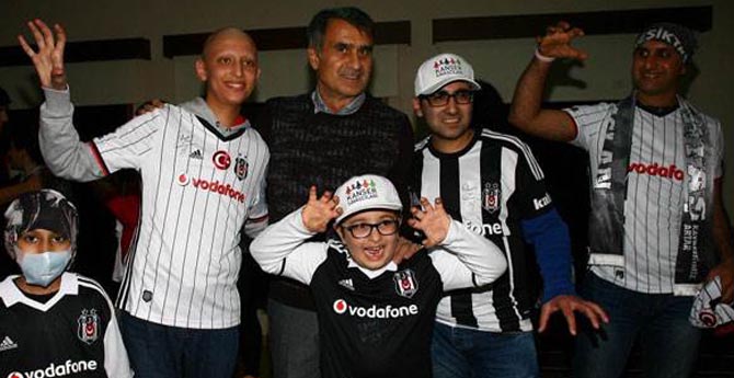 Siyah Beyazlılara Anlamlı Ziyaret