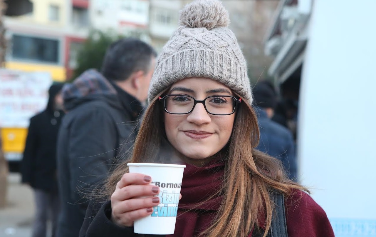 Soğuk günlerin sıcak çorbası Bornova Belediyesi’nden  