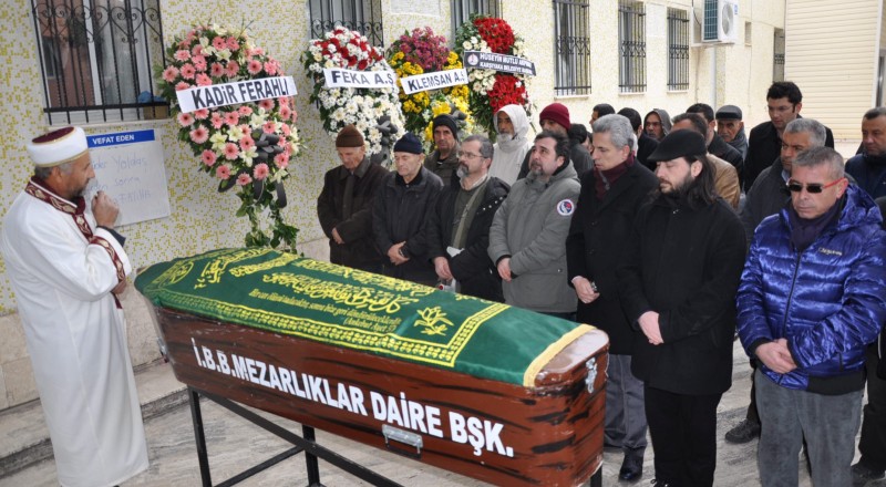 Son yolculuğunda sanatçı dostları yalnız bıraktı