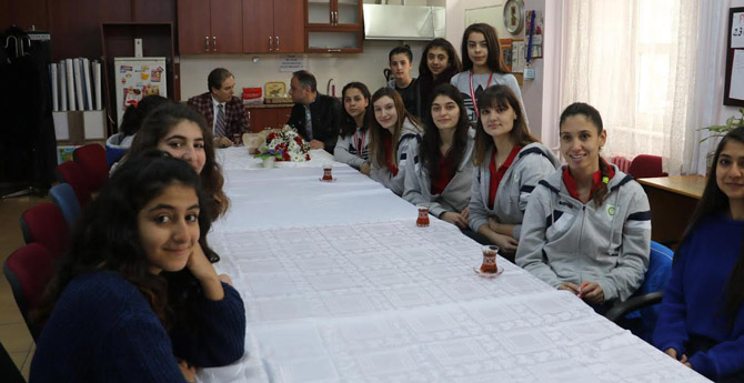 Sultanlardan Futsal Birincilerine Tebrik