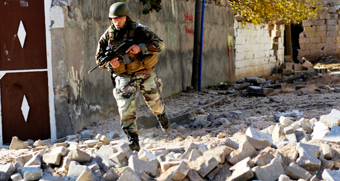 Sur&#039;da çatışma: 1&#039;i ağır 4 asker yaralı