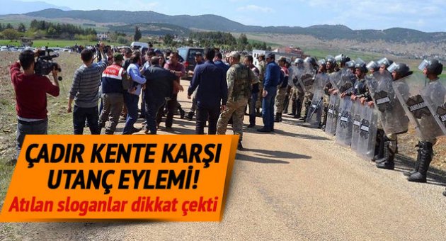 Suriyeli karşıtı eylemde dikkat çeken slogan