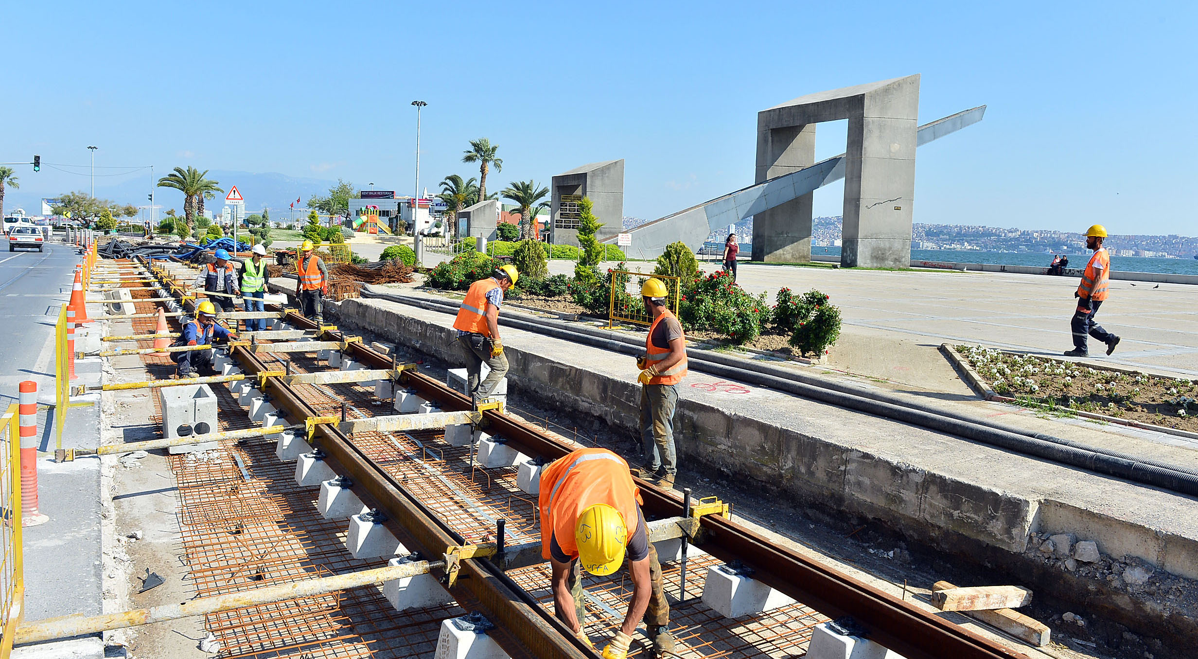 Taşınacak ağaçların yerine daha fazlası dikilecek
