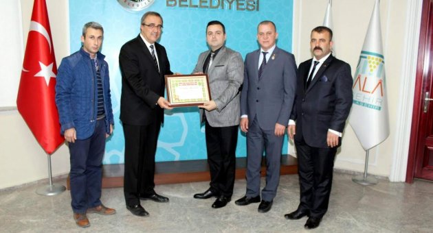 Taydaş’tan, Alaşehir Belediye Başkanı Karaçoban’a Teşekkür Belgesi