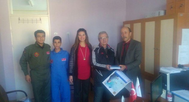 THK FOÇA ŞUBESİNDEN ÖĞRENCİLERE KIRTASİYE YARDIMI