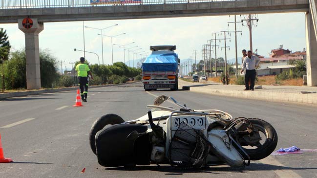 TIR'ın Çarptığı Motor Sürücüsü Hayatını Kaybetti