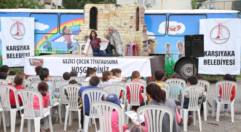 Tiyatro sevgisi sokağa taşındı