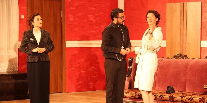 TİYATRO TUTKUNLARI BERGAMA'DA BULUŞTU