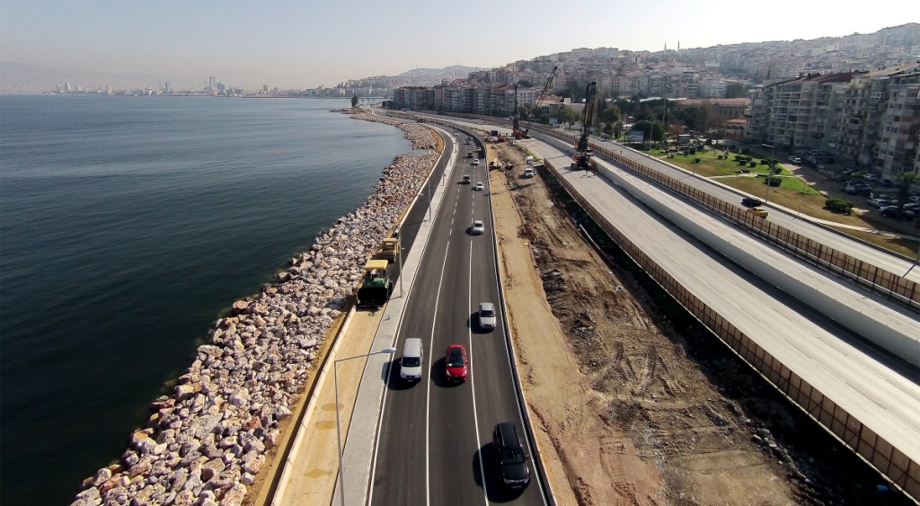 Trafik de yürüyor, inşaat da!