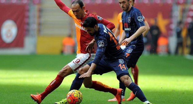 TT Arena'da şok tepki: "Çıplak oynayın!"