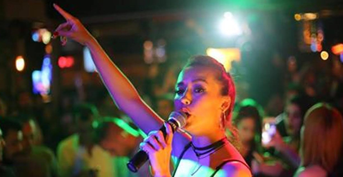 Tuğba Yurt Sevenlerini Coşturdu