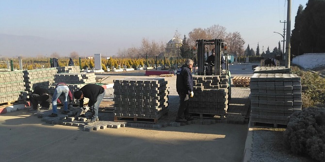 Turgutlu Mezarlığına Parke Taşı