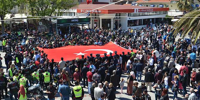 Türk Polisi Foçalılar'ın Kalbinde